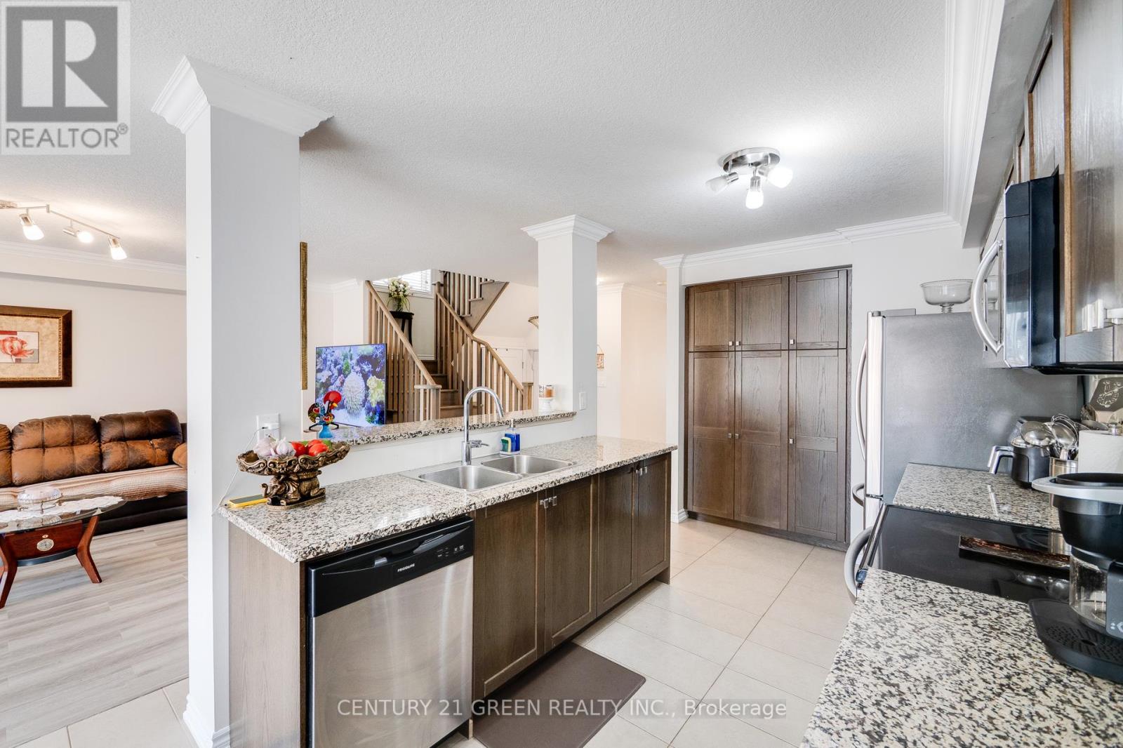22 Scarletwood Street, Hamilton, Ontario  L8J 0K8 - Photo 25 - X12298287