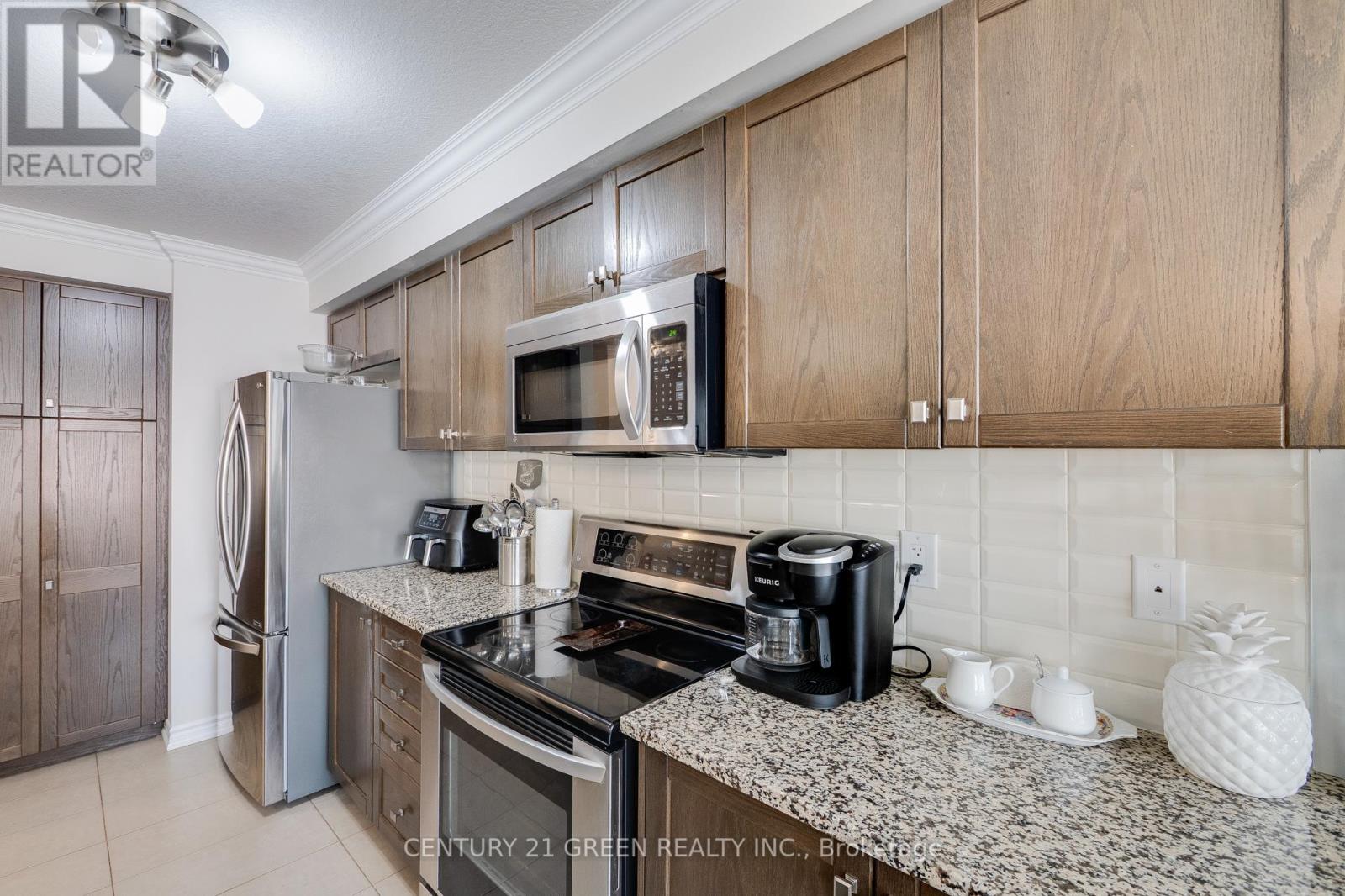 22 Scarletwood Street, Hamilton, Ontario  L8J 0K8 - Photo 27 - X12298287