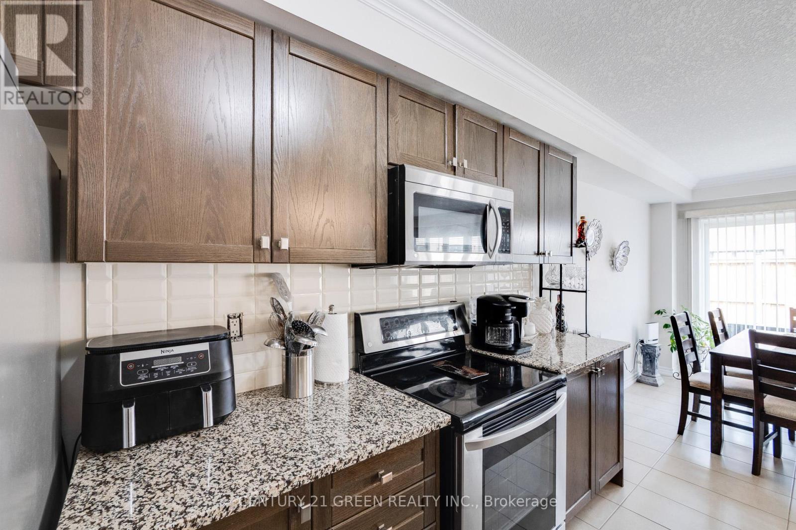 22 Scarletwood Street, Hamilton, Ontario  L8J 0K8 - Photo 28 - X12298287