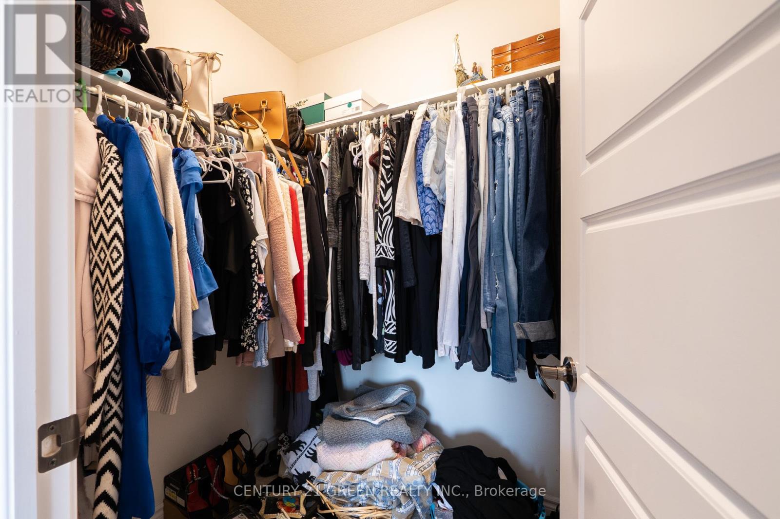 22 Scarletwood Street, Hamilton, Ontario  L8J 0K8 - Photo 38 - X12298287