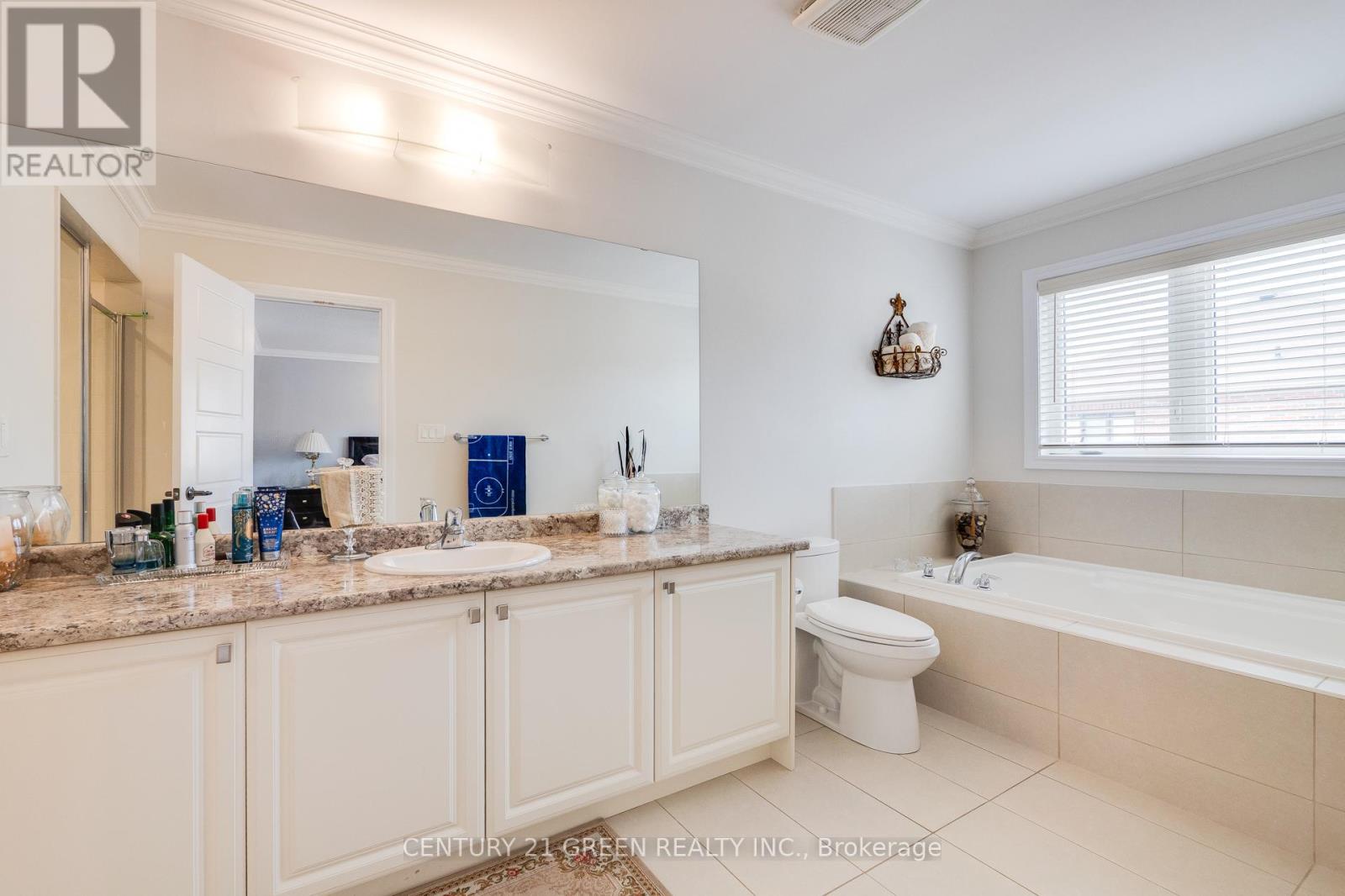 22 Scarletwood Street, Hamilton, Ontario  L8J 0K8 - Photo 40 - X12298287