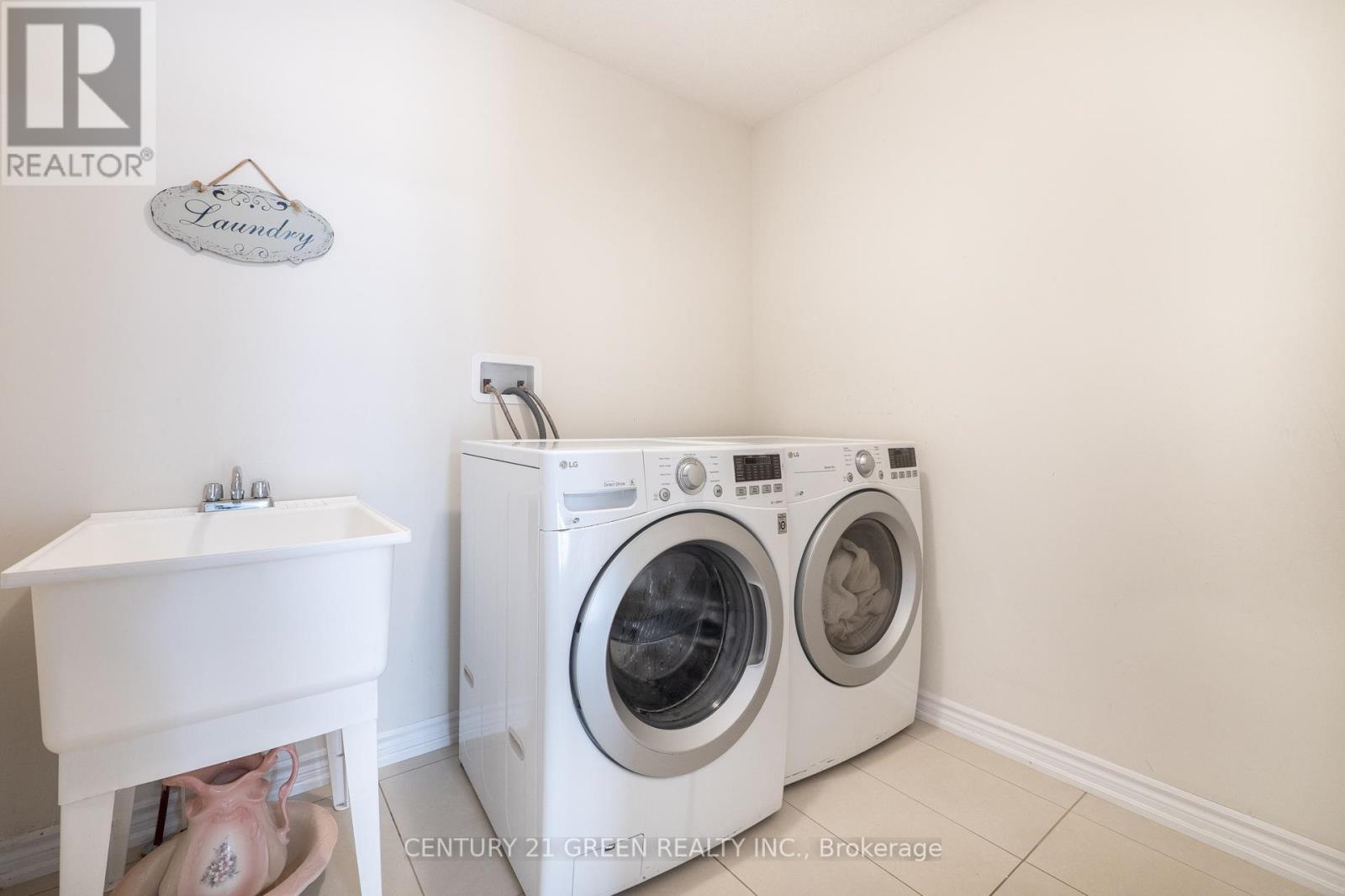 22 Scarletwood Street, Hamilton, Ontario  L8J 0K8 - Photo 48 - X12298287