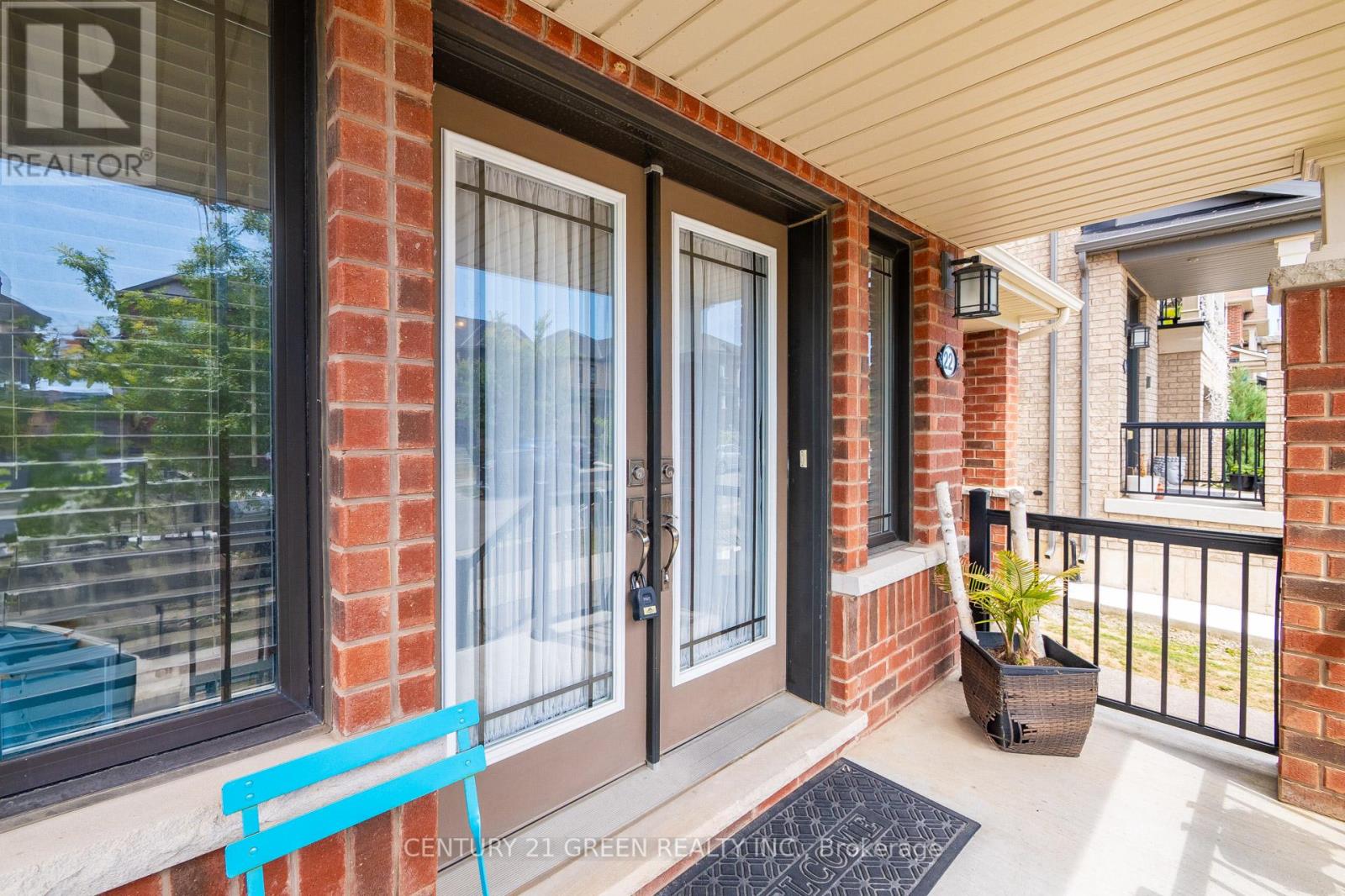 22 Scarletwood Street, Hamilton, Ontario  L8J 0K8 - Photo 6 - X12298287