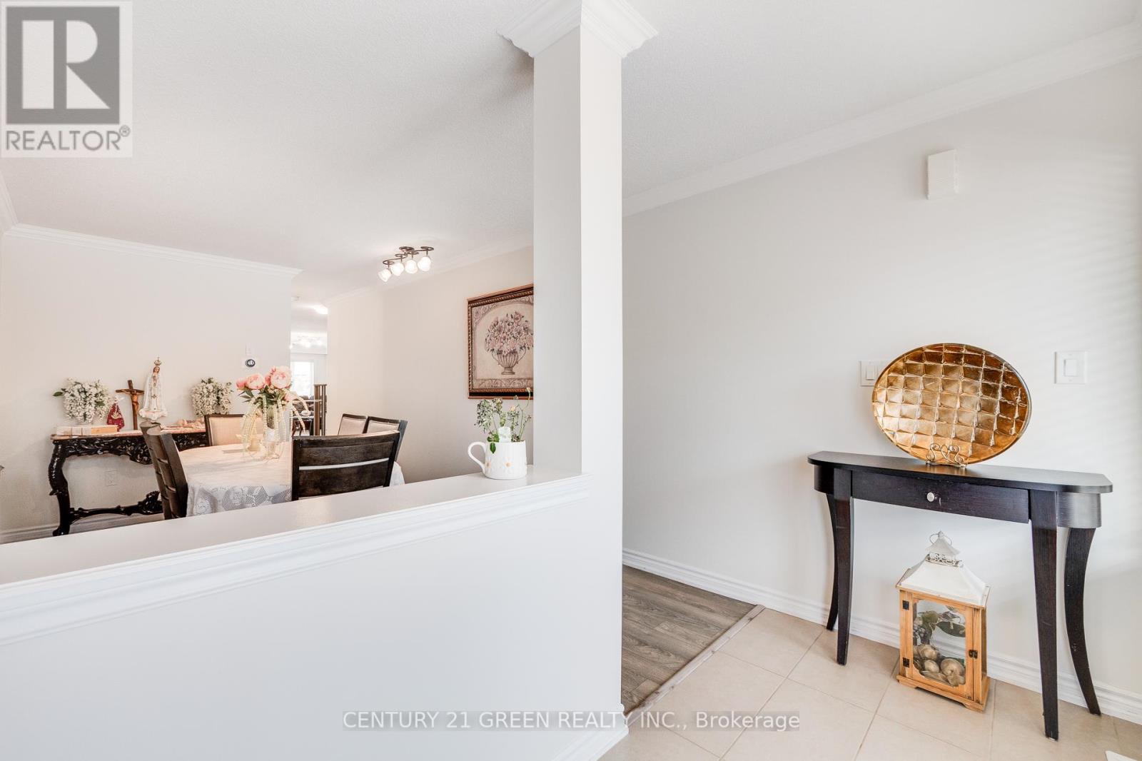 22 Scarletwood Street, Hamilton, Ontario  L8J 0K8 - Photo 8 - X12298287