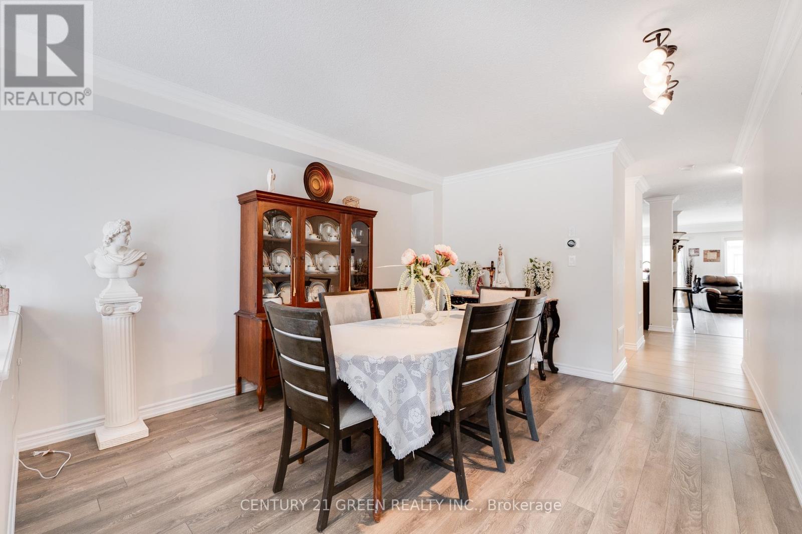 22 Scarletwood Street, Hamilton, Ontario  L8J 0K8 - Photo 9 - X12298287