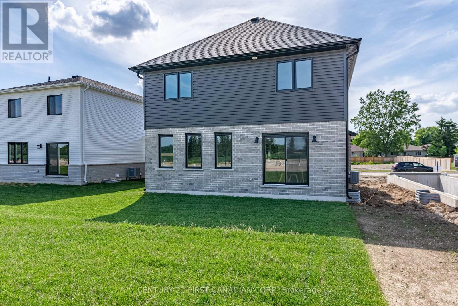 656 Ketter Way, Plympton-Wyoming, Ontario  N0N 1T0 - Photo 38 - X12298495