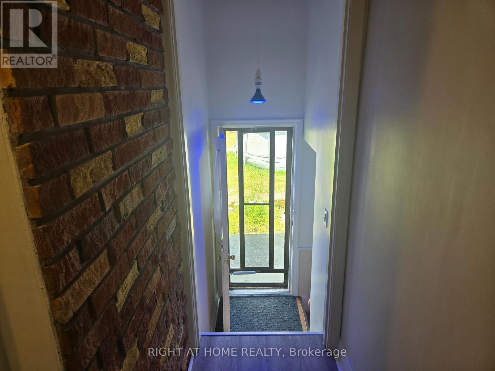 12 Hawkins Drive, Toronto, Ontario  M6M 2W6 - Photo 14 - W12298374