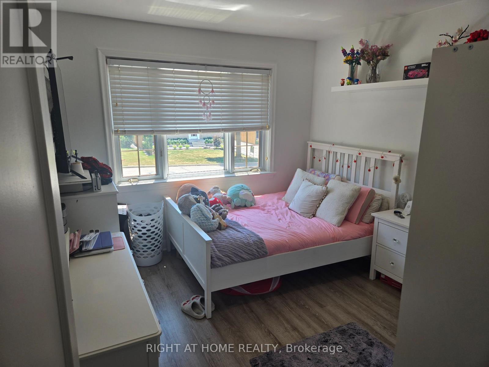 12 Hawkins Drive, Toronto, Ontario  M6M 2W6 - Photo 15 - W12298374