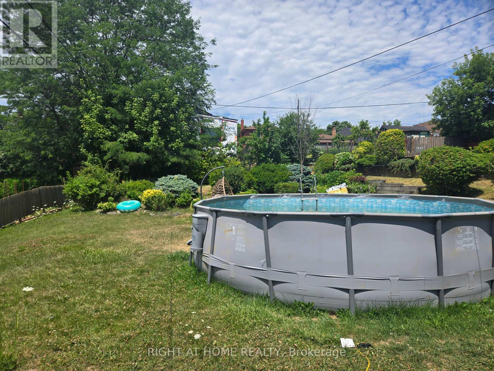 12 Hawkins Drive, Toronto, Ontario  M6M 2W6 - Photo 18 - W12298374