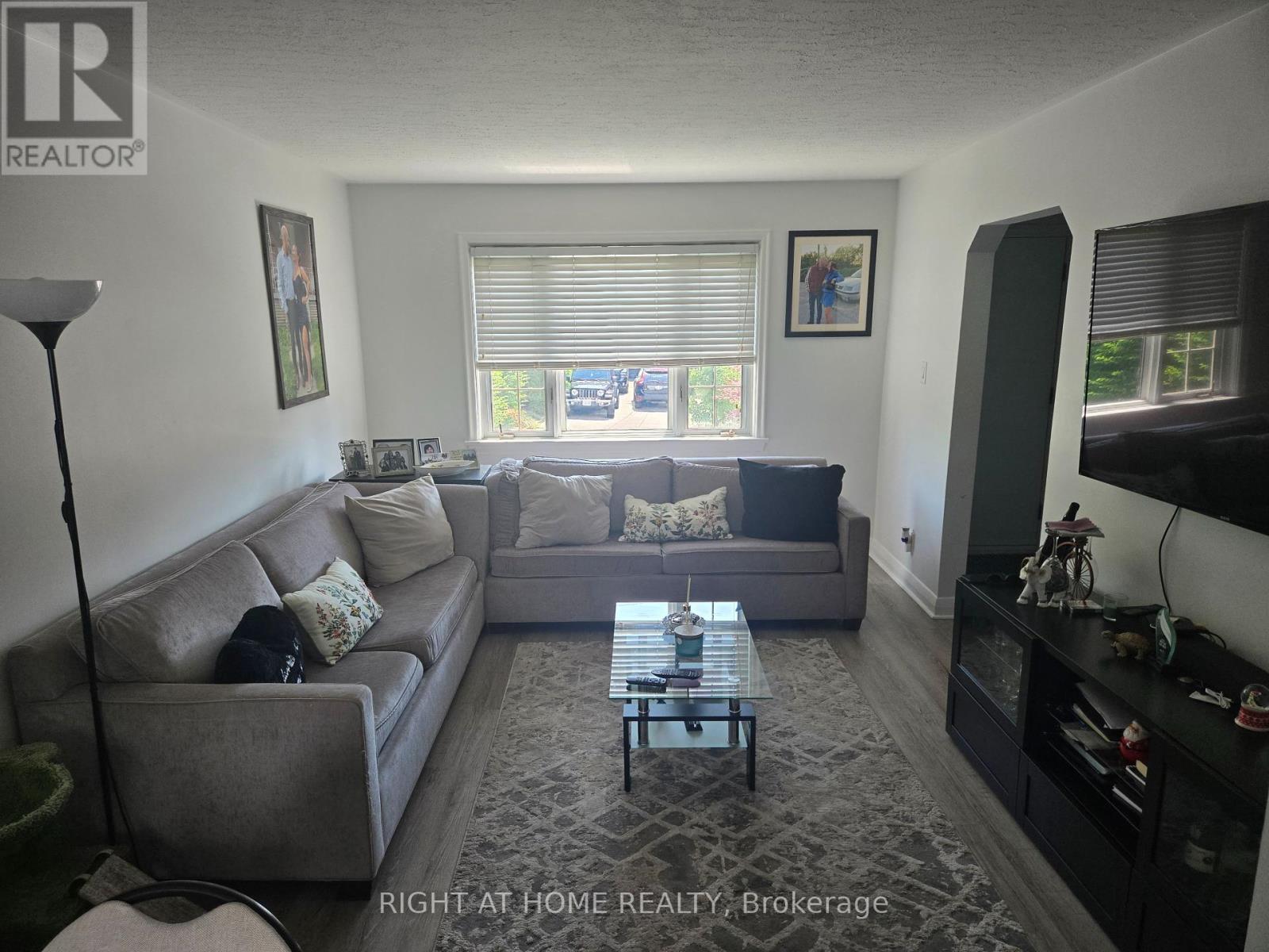 12 Hawkins Drive, Toronto, Ontario  M6M 2W6 - Photo 3 - W12298374