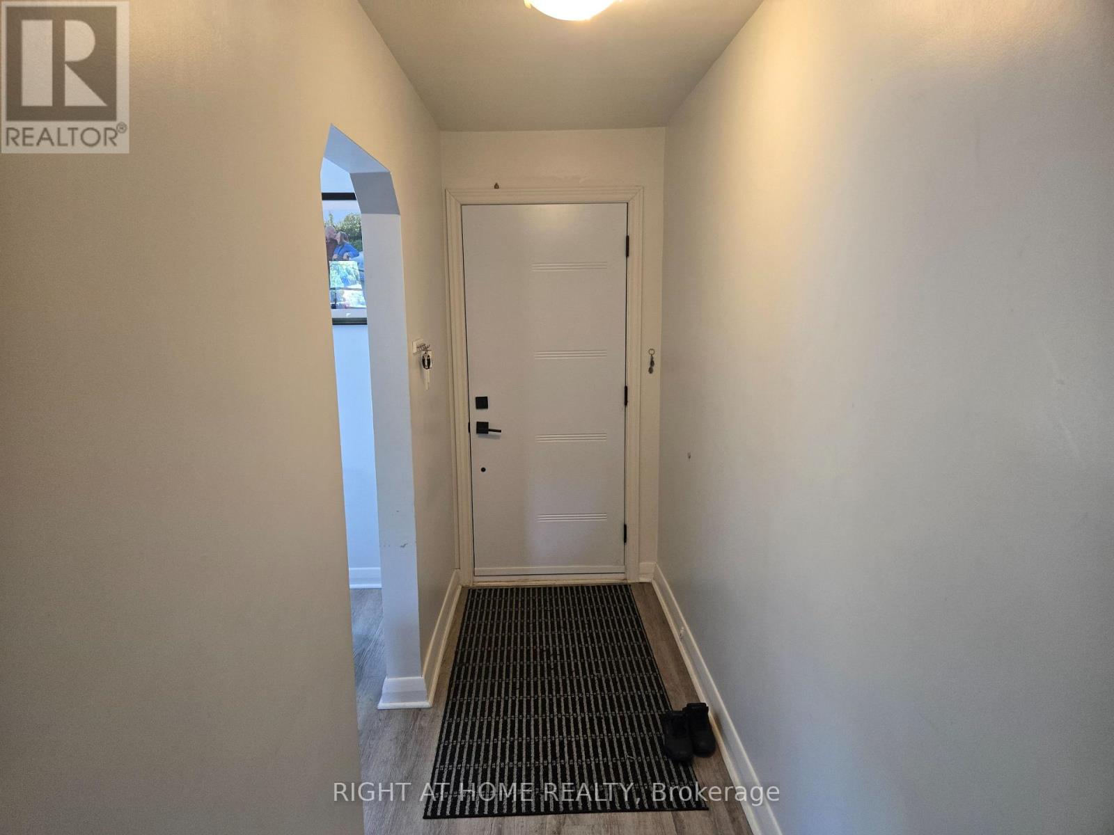 12 Hawkins Drive, Toronto, Ontario  M6M 2W6 - Photo 6 - W12298374