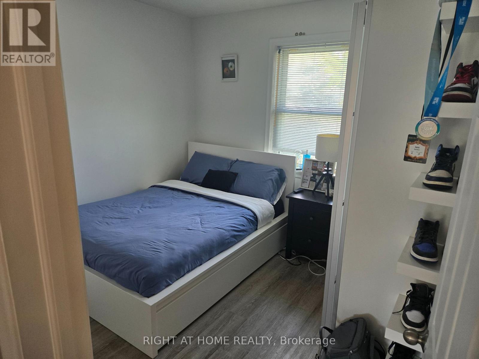 12 Hawkins Drive, Toronto, Ontario  M6M 2W6 - Photo 8 - W12298374