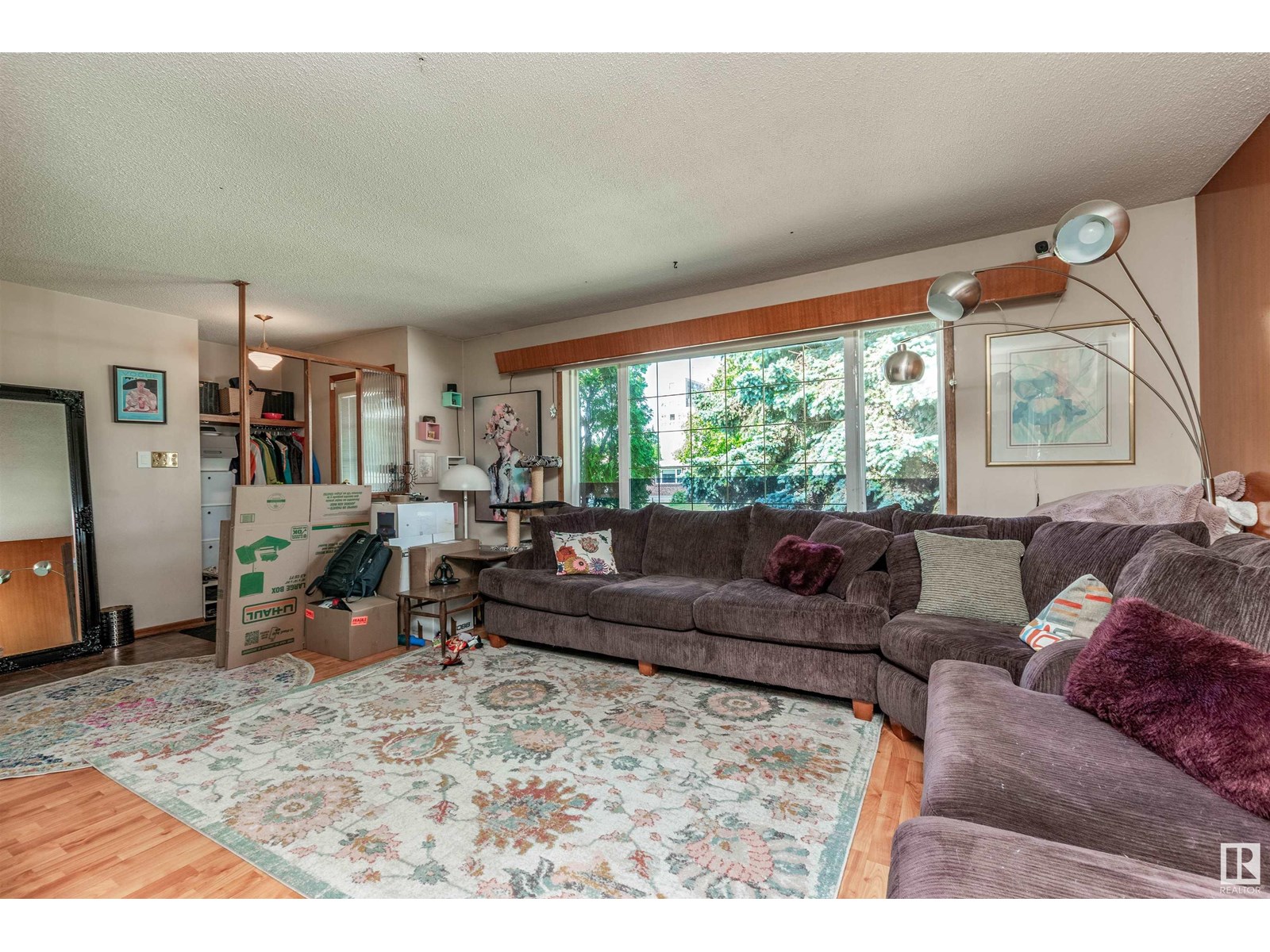 Property at 12735 129 ST NW image 4