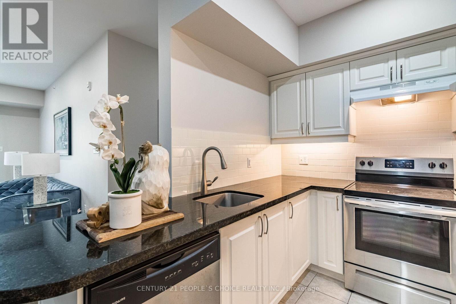 511 - 306 Essa Road, Barrie, Ontario  L9J 0H5 - Photo 9 - S12291110