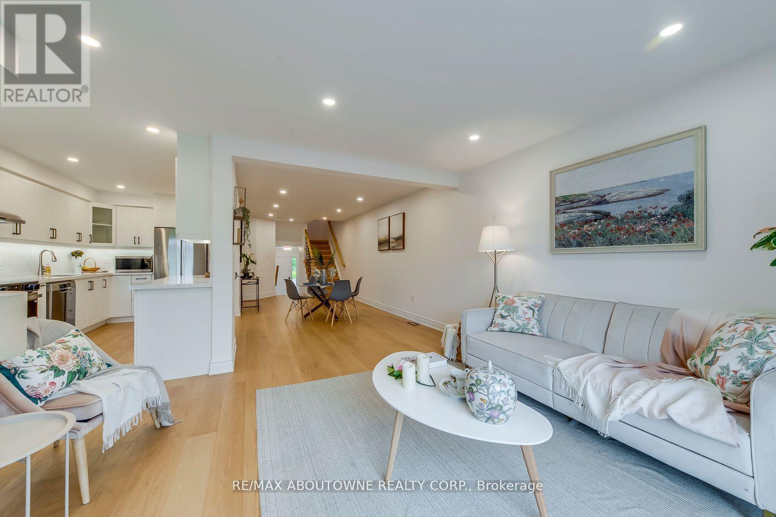 2246 Fairbairn Court, Oakville (Wm Westmount), Ontario  L6M 4R2 - Photo 18 - W12298531