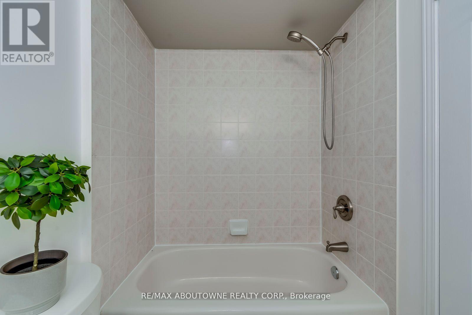2246 Fairbairn Court, Oakville (Wm Westmount), Ontario  L6M 4R2 - Photo 31 - W12298531