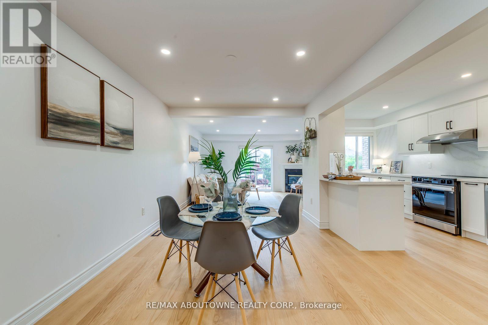 2246 Fairbairn Court, Oakville, Ontario  L6M 4R2 - Photo 6 - W12298531