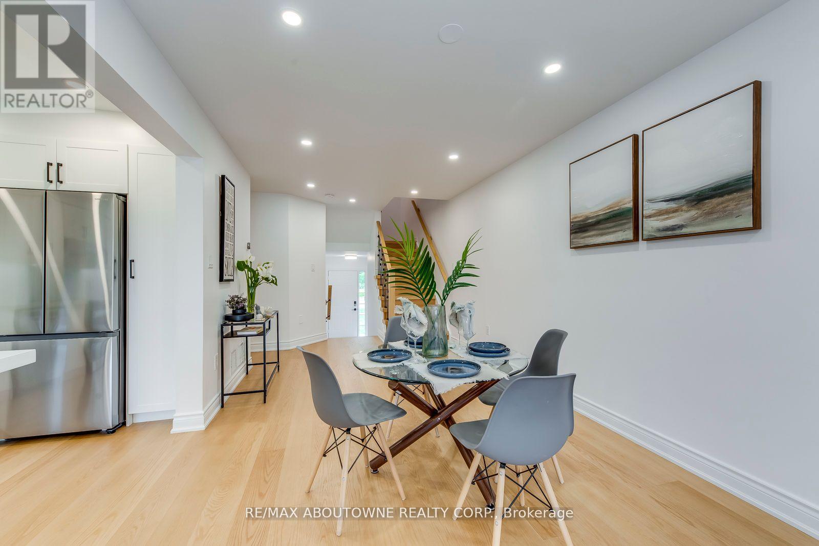 2246 Fairbairn Court, Oakville, Ontario  L6M 4R2 - Photo 7 - W12298531