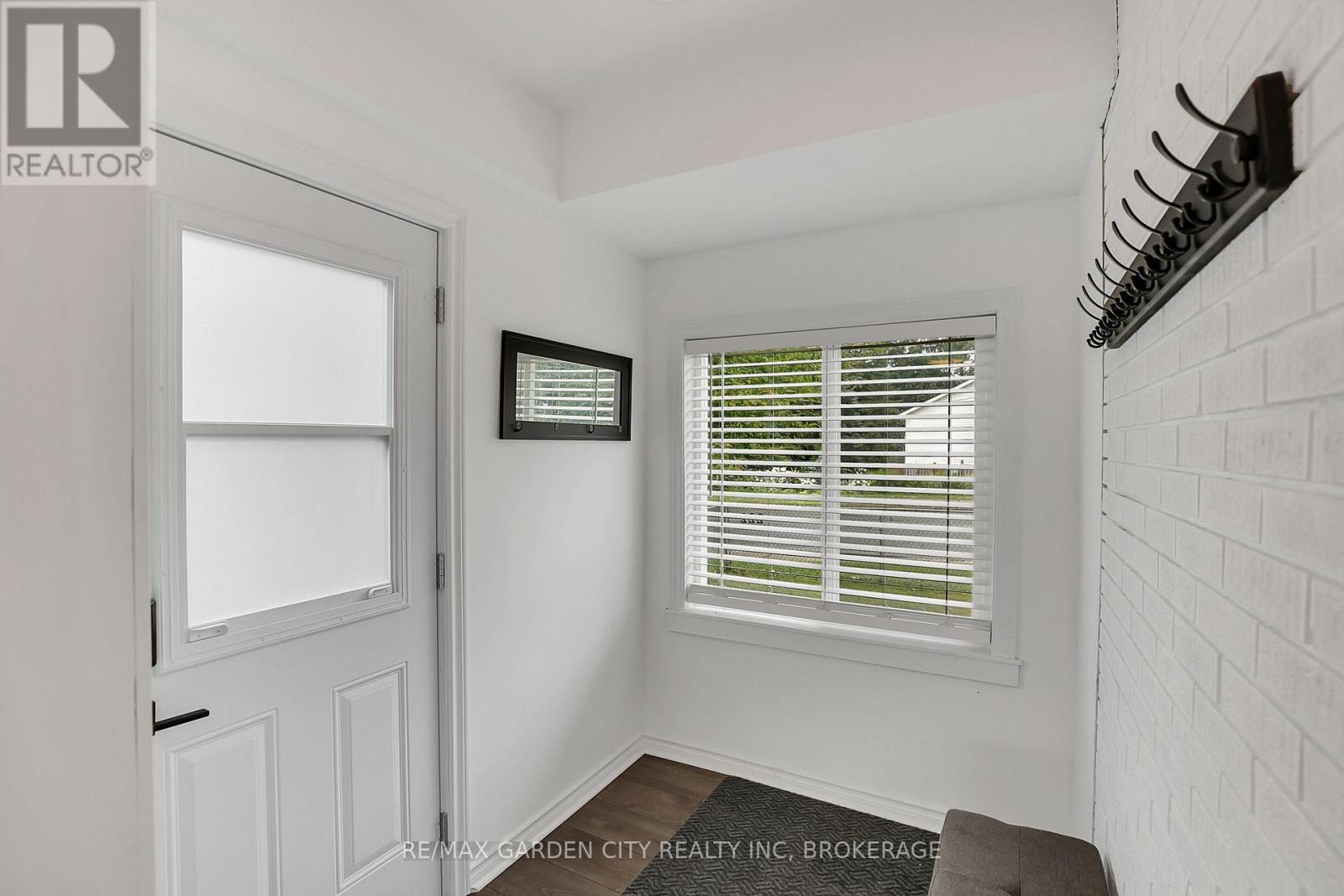 222 Ridgeway Road, Fort Erie, Ontario  L0S 1B0 - Photo 3 - X12296687