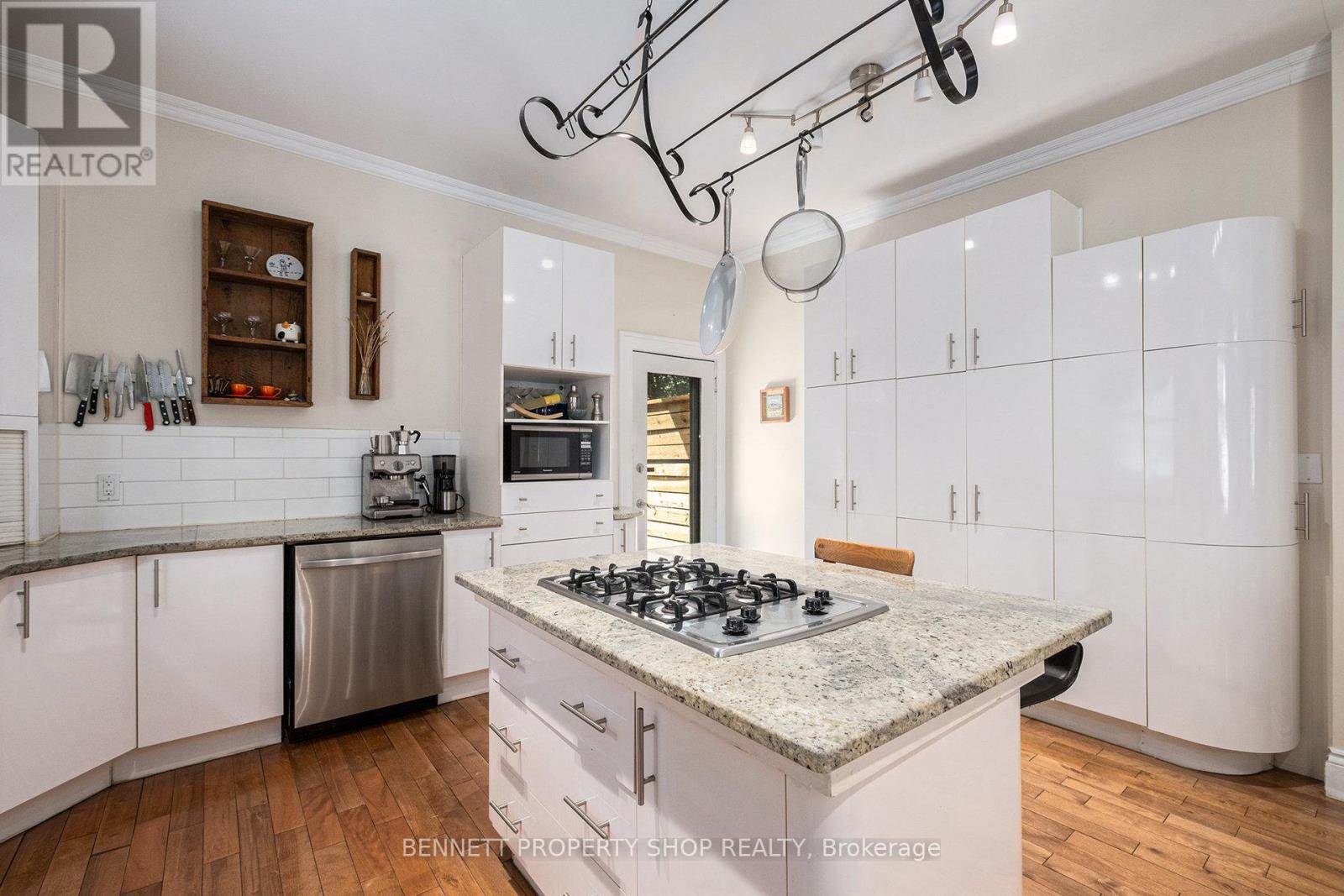 Property at 636 GLADSTONE AVENUE image 3
