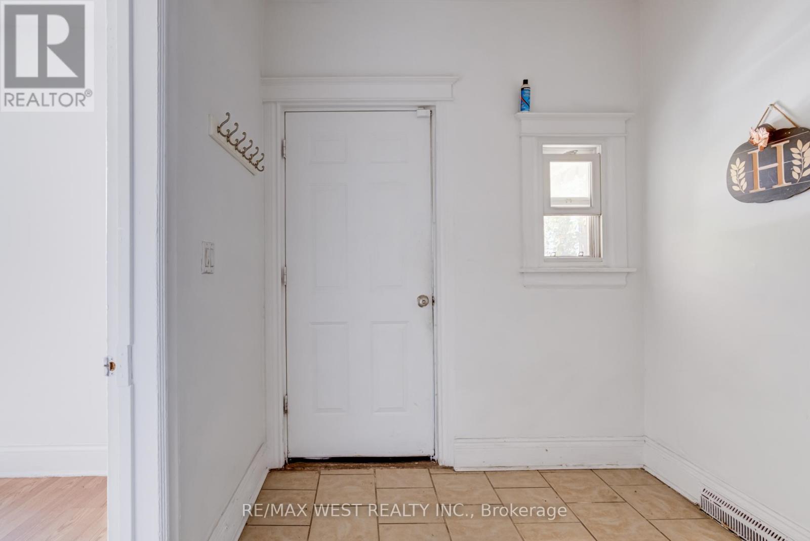 673 Wilson Street, Hamilton, Ontario  L8L 1V4 - Photo 6 - X12298537