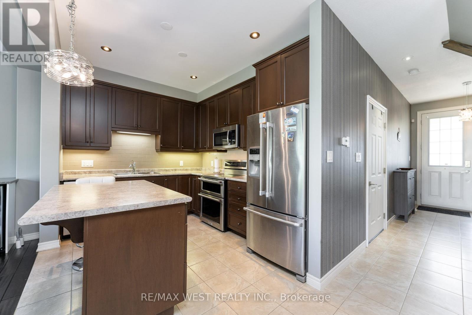 71 Sexton Crescent, Hamilton, Ontario  L9G 0E2 - Photo 10 - X12298593