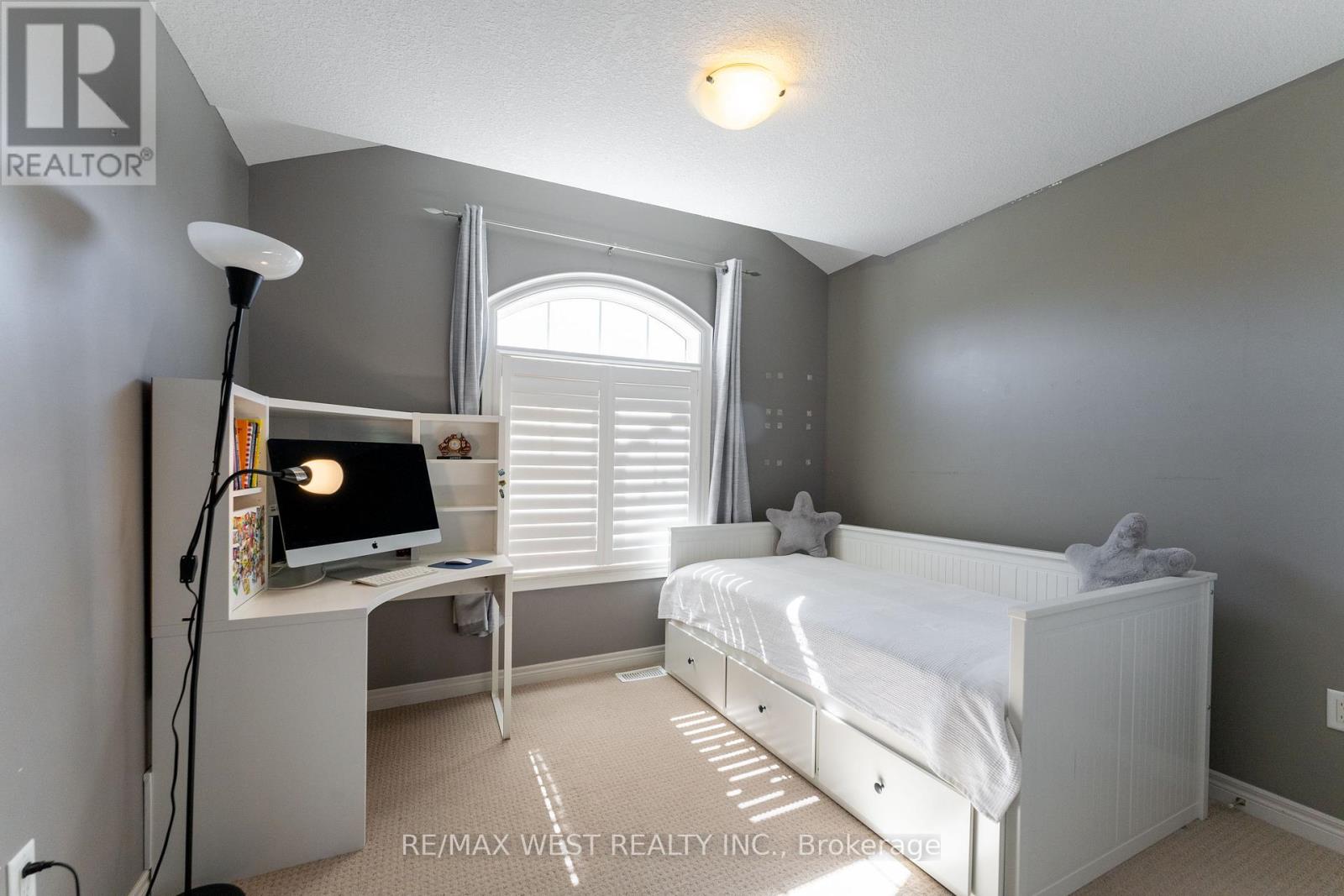 71 Sexton Crescent, Hamilton, Ontario  L9G 0E2 - Photo 16 - X12298593