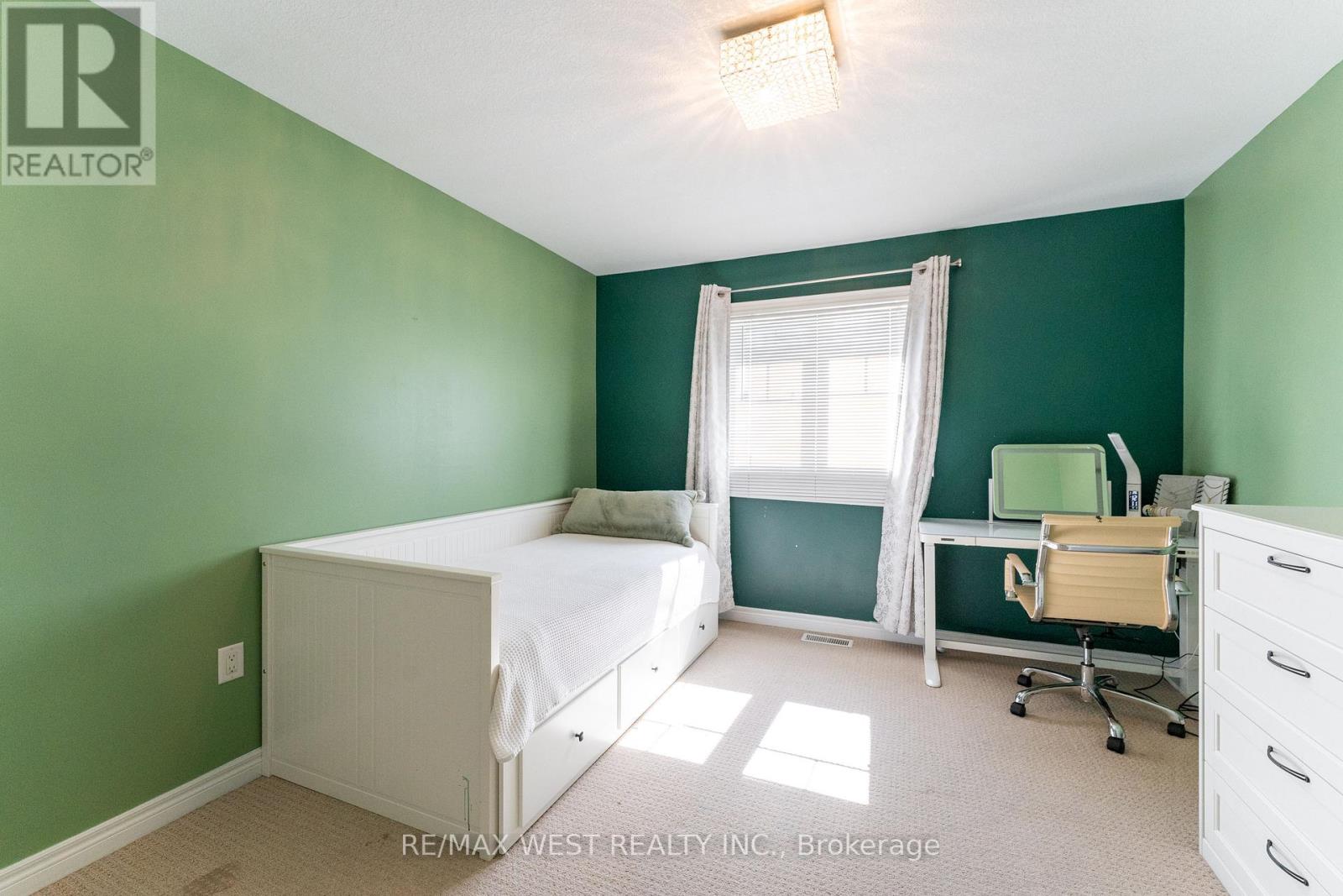 71 Sexton Crescent, Hamilton, Ontario  L9G 0E2 - Photo 19 - X12298593