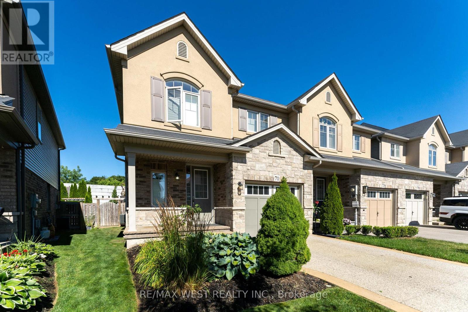 71 Sexton Crescent, Hamilton, Ontario  L9G 0E2 - Photo 3 - X12298593