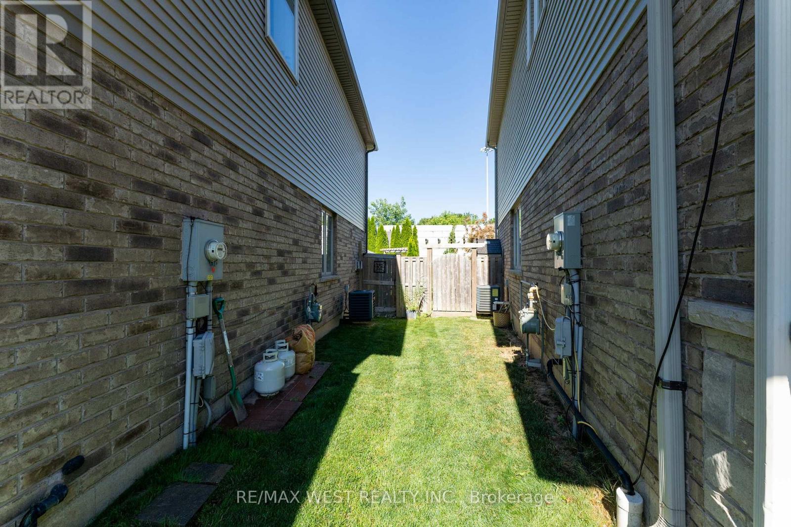 71 Sexton Crescent, Hamilton, Ontario  L9G 0E2 - Photo 32 - X12298593