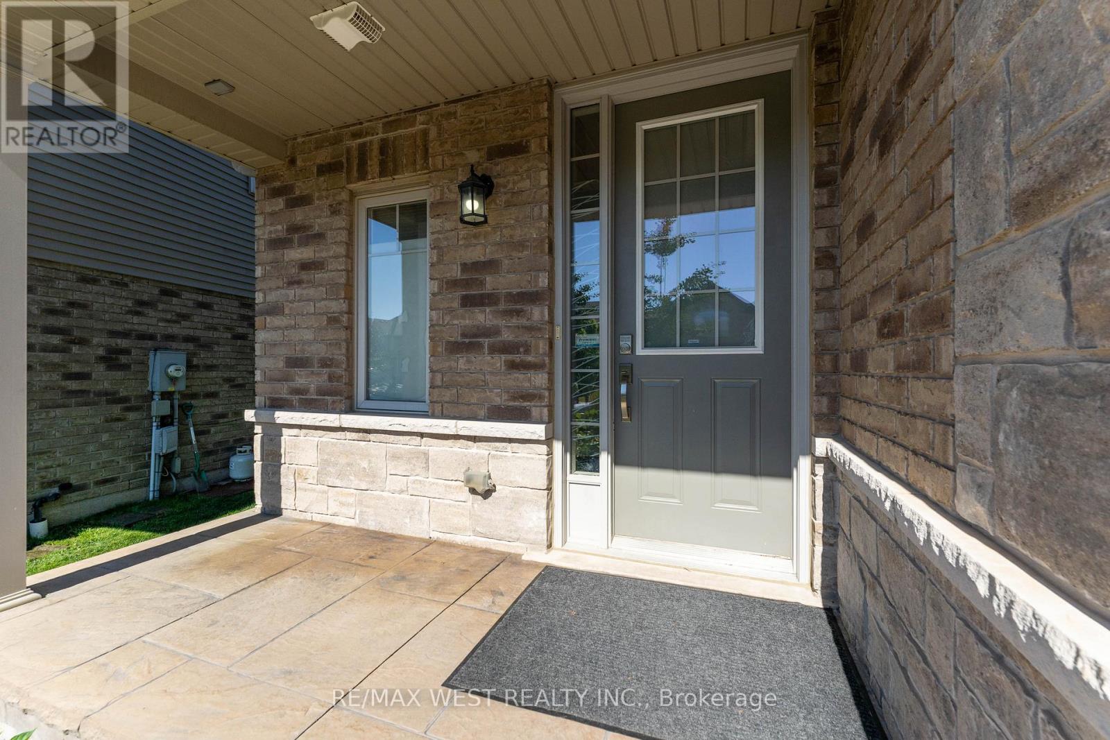 71 Sexton Crescent, Hamilton, Ontario  L9G 0E2 - Photo 4 - X12298593