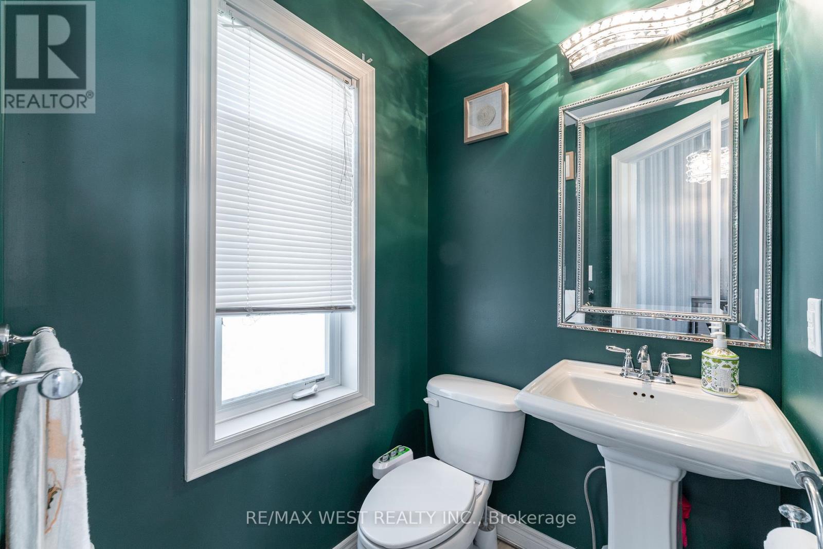 71 Sexton Crescent, Hamilton, Ontario  L9G 0E2 - Photo 6 - X12298593