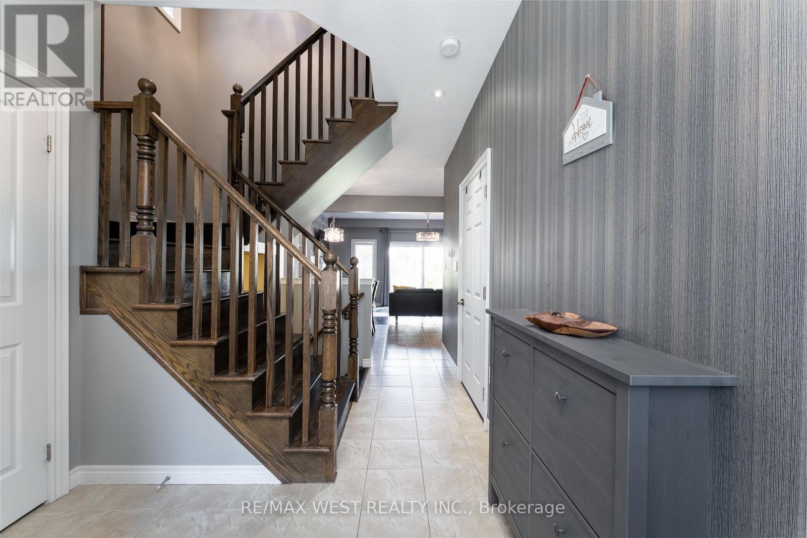 71 Sexton Crescent, Hamilton, Ontario  L9G 0E2 - Photo 7 - X12298593
