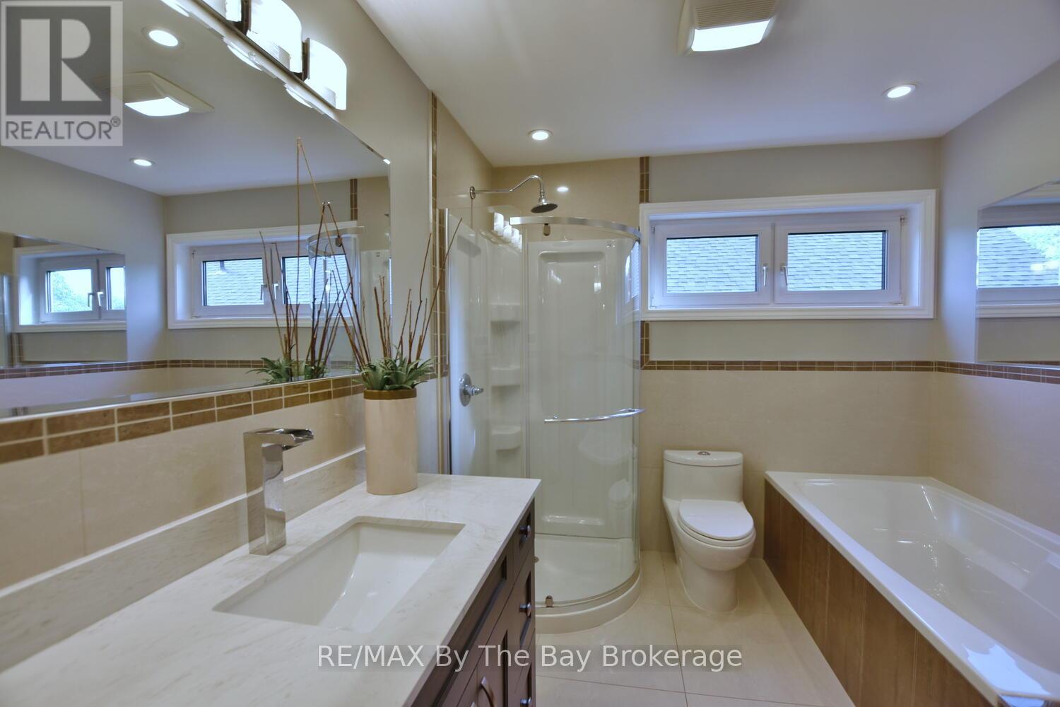 104 Knox Road E, Wasaga Beach, Ontario  L9Z 2T5 - Photo 11 - S12121253