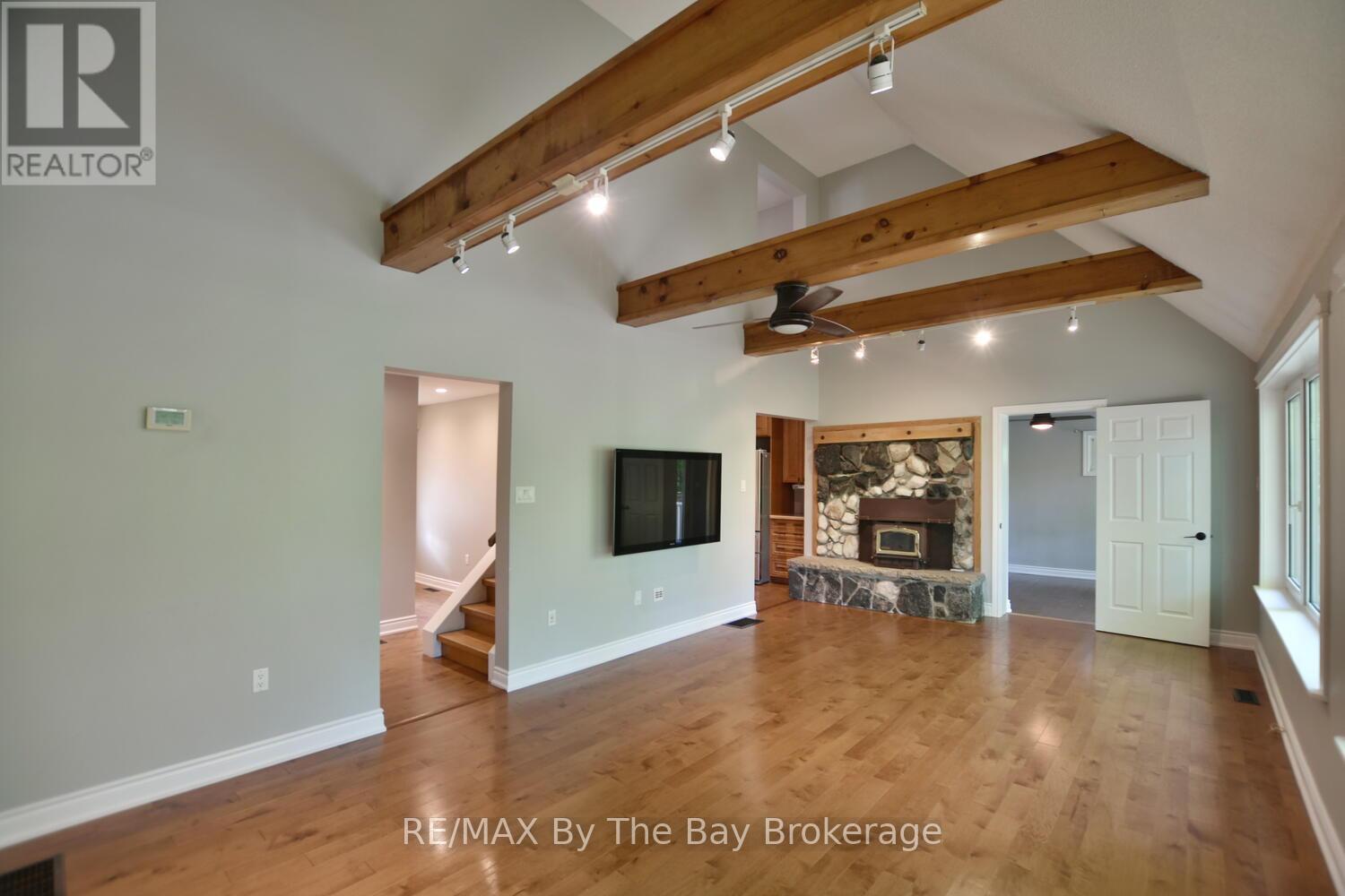 104 Knox Road E, Wasaga Beach, Ontario  L9Z 2T5 - Photo 7 - S12121253