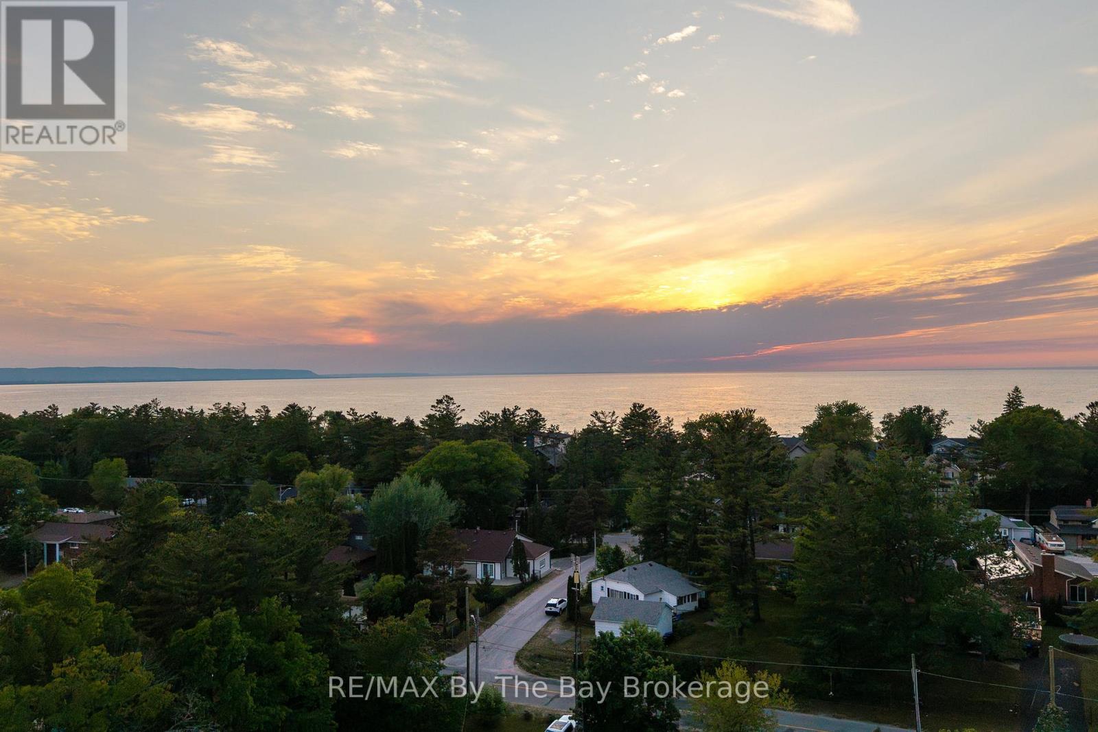 83 Old Mosley Street, Wasaga Beach, Ontario  L9Z 2J5 - Photo 4 - S12222137