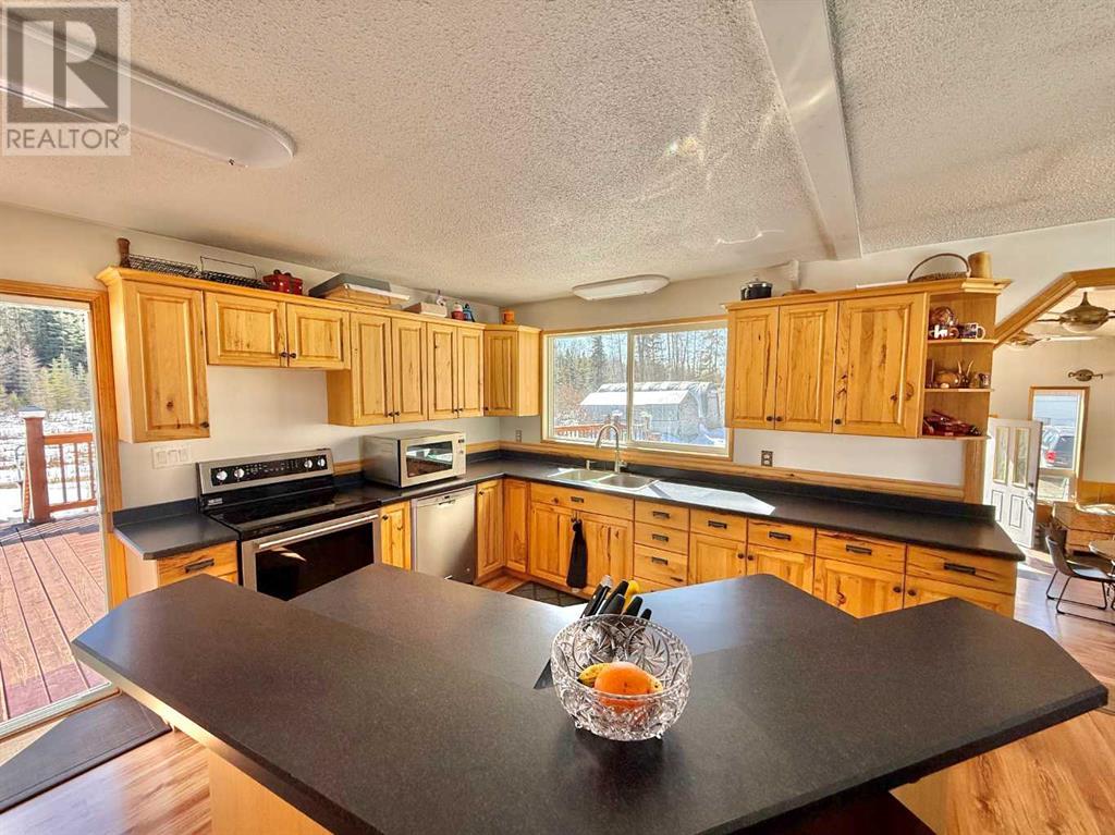 779 Mackeny Street, Hinton, Alberta  T7V 1H3 - Photo 8 - A2233803