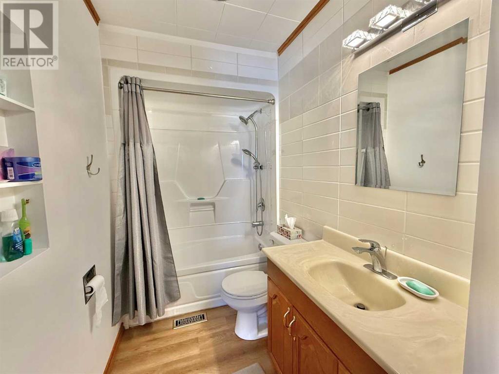 779 Mackeny Street, Hinton, Alberta  T7V 1H3 - Photo 12 - A2233803