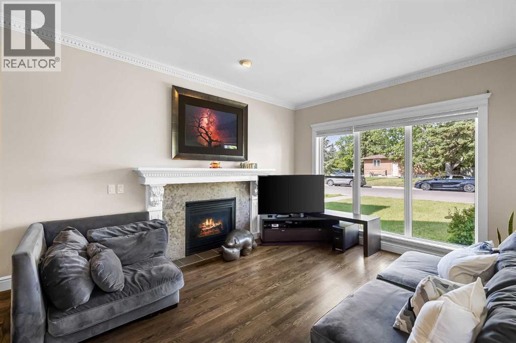 Property at 2236 33 Street SW image 3
