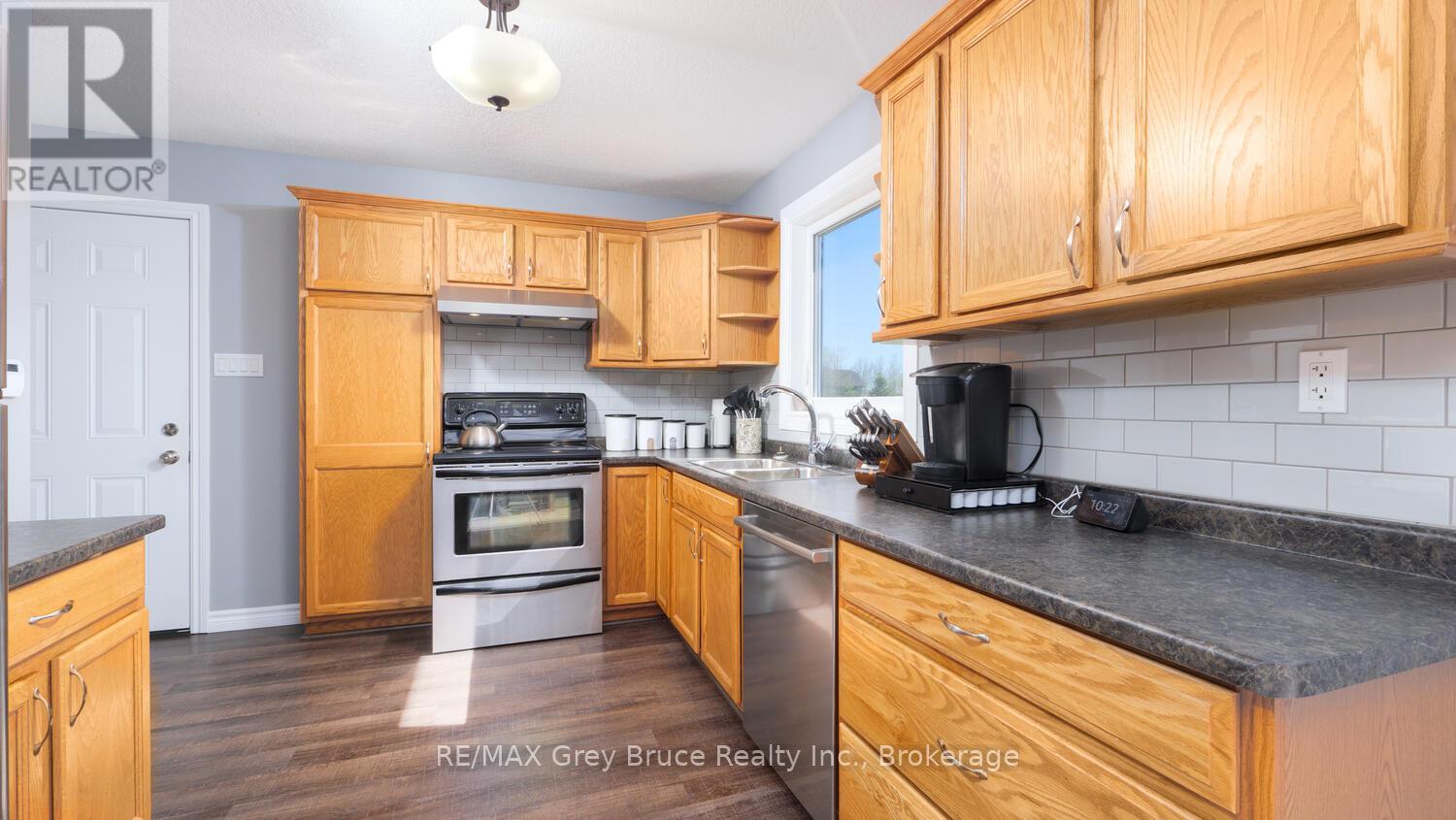 116 Patterson Parkway, Georgian Bluffs, Ontario  N0H 2T0 - Photo 11 - X12298739