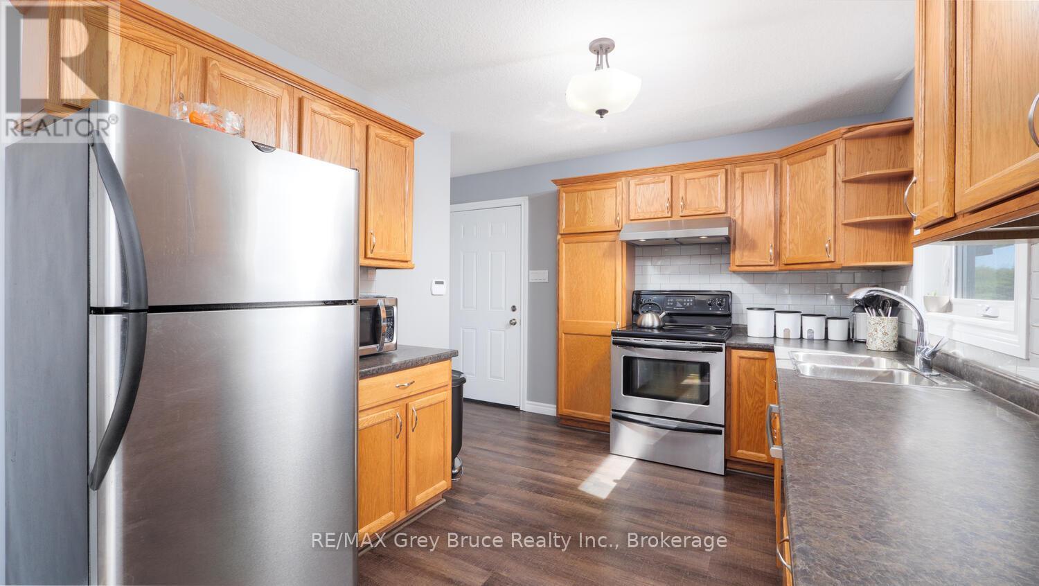 116 Patterson Parkway, Georgian Bluffs, Ontario  N0H 2T0 - Photo 12 - X12298739