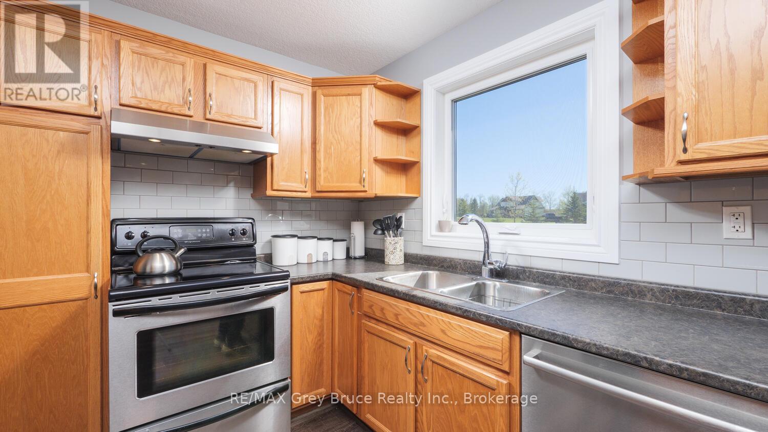 116 Patterson Parkway, Georgian Bluffs, Ontario  N0H 2T0 - Photo 13 - X12298739
