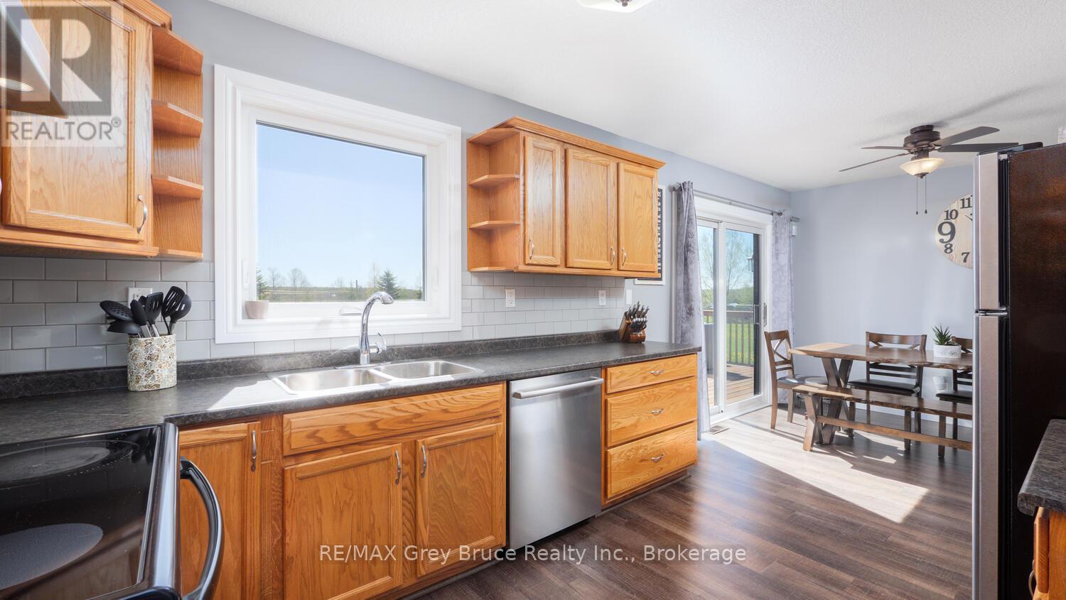 116 Patterson Parkway, Georgian Bluffs, Ontario  N0H 2T0 - Photo 14 - X12298739