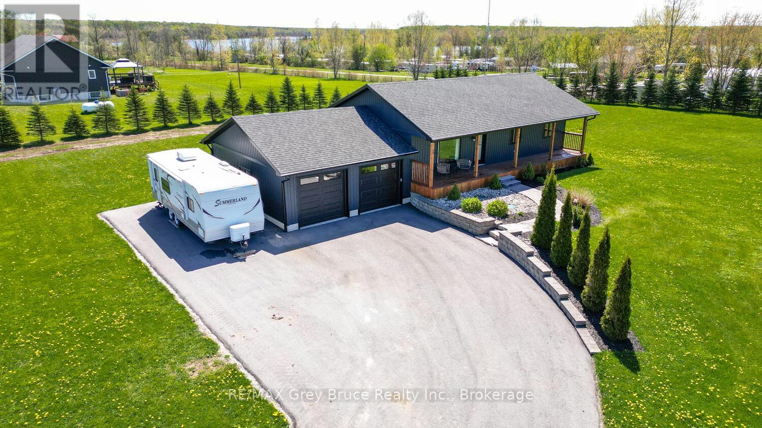 116 Patterson Parkway, Georgian Bluffs, Ontario  N0H 2T0 - Photo 2 - X12298739