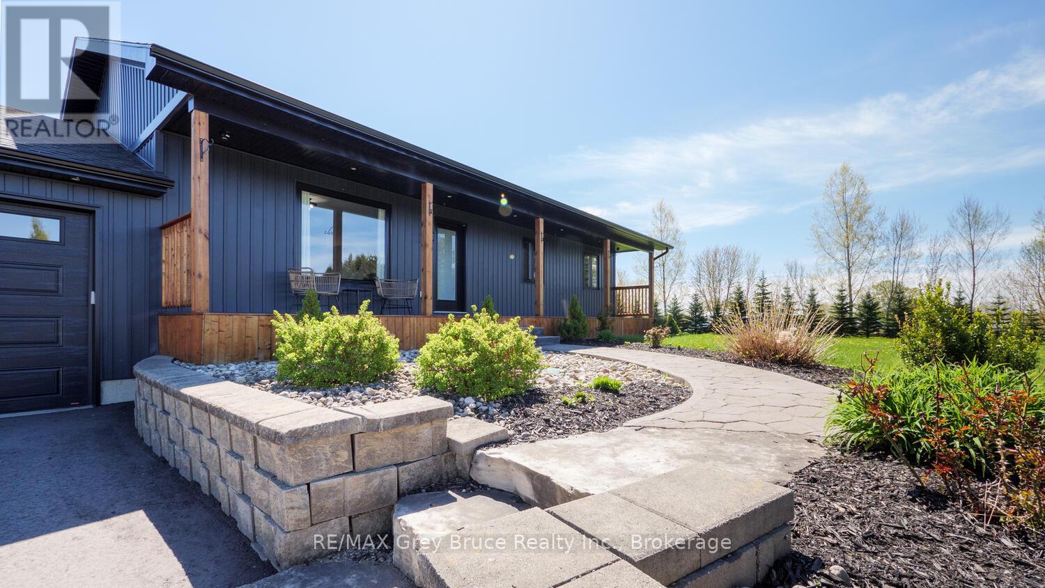 116 Patterson Parkway, Georgian Bluffs, Ontario  N0H 2T0 - Photo 4 - X12298739