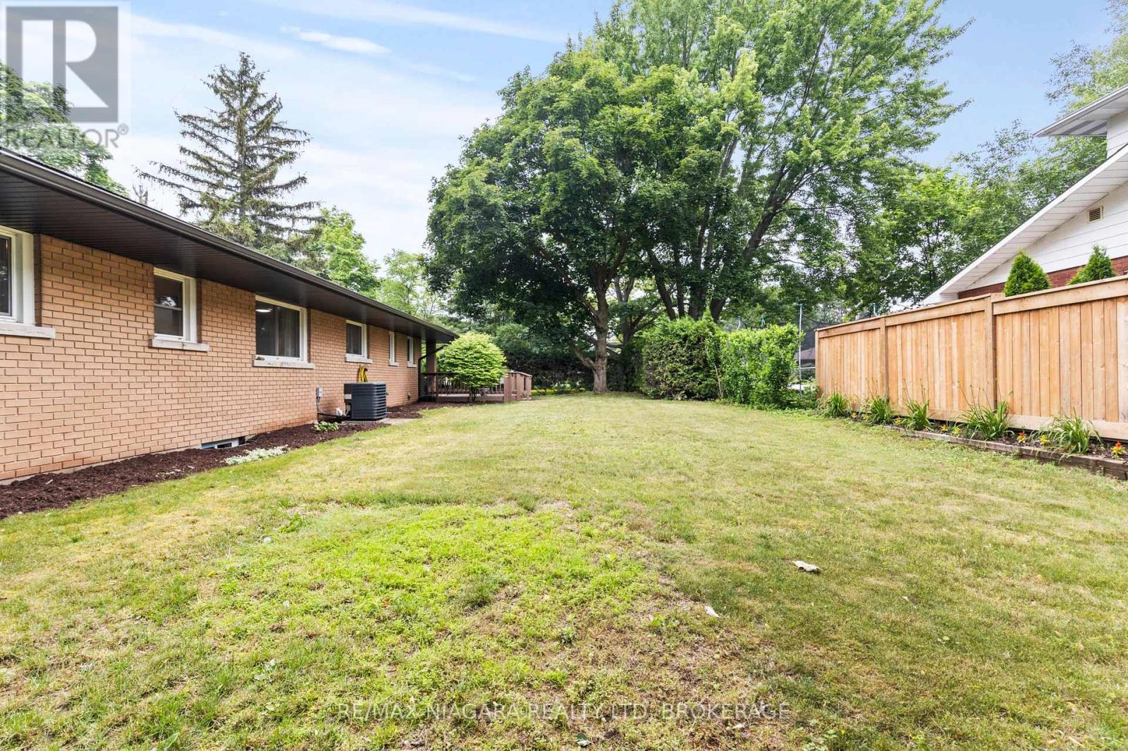 27 Daleview Crescent, Pelham, Ontario  L0S 1E0 - Photo 32 - X12298741