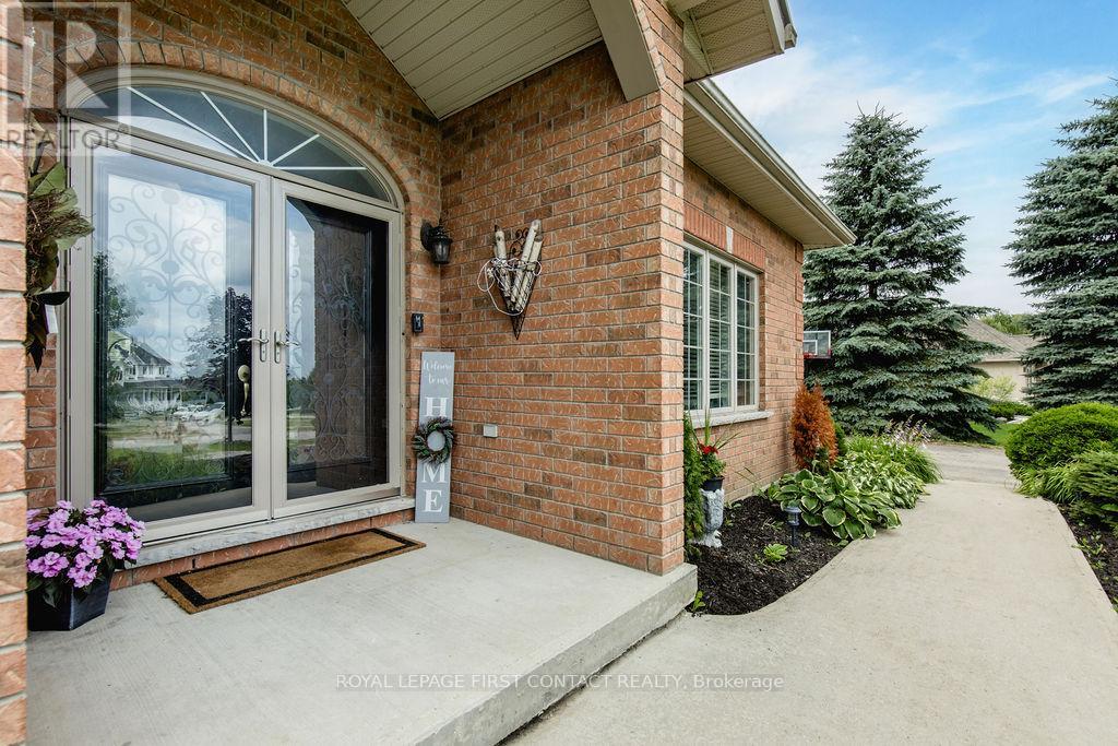 Property at 31 VANDERPOST CRESCENT image 3