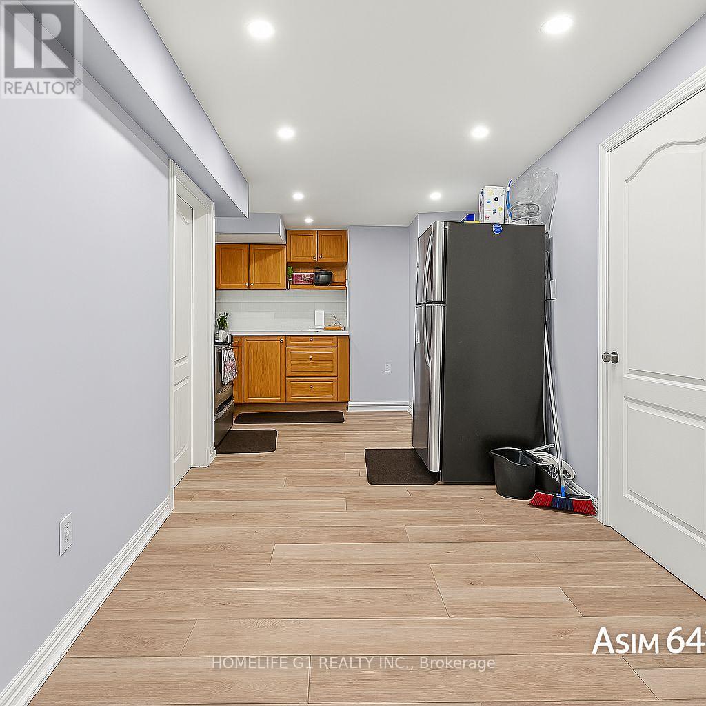 81 Lambert Crescent, Brantford, Ontario  N3T 0E9 - Photo 5 - X12298734