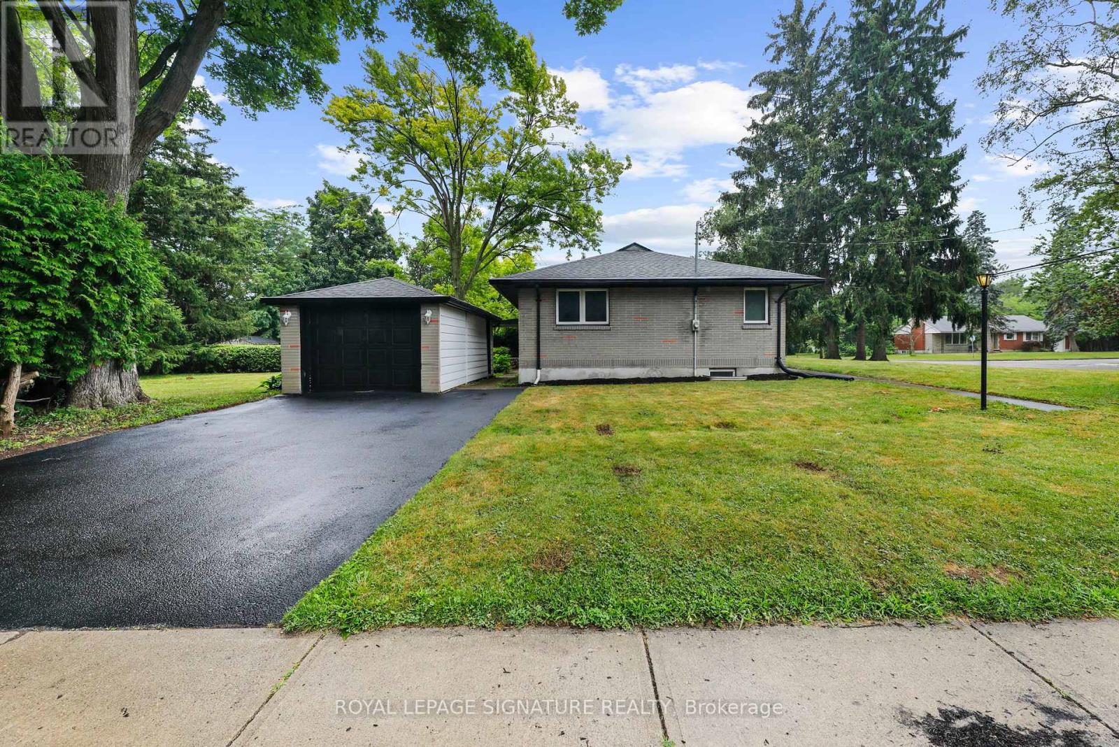 451 Coombs Avenue, London North, Ontario  N8G 1J6 - Photo 2 - X12298760