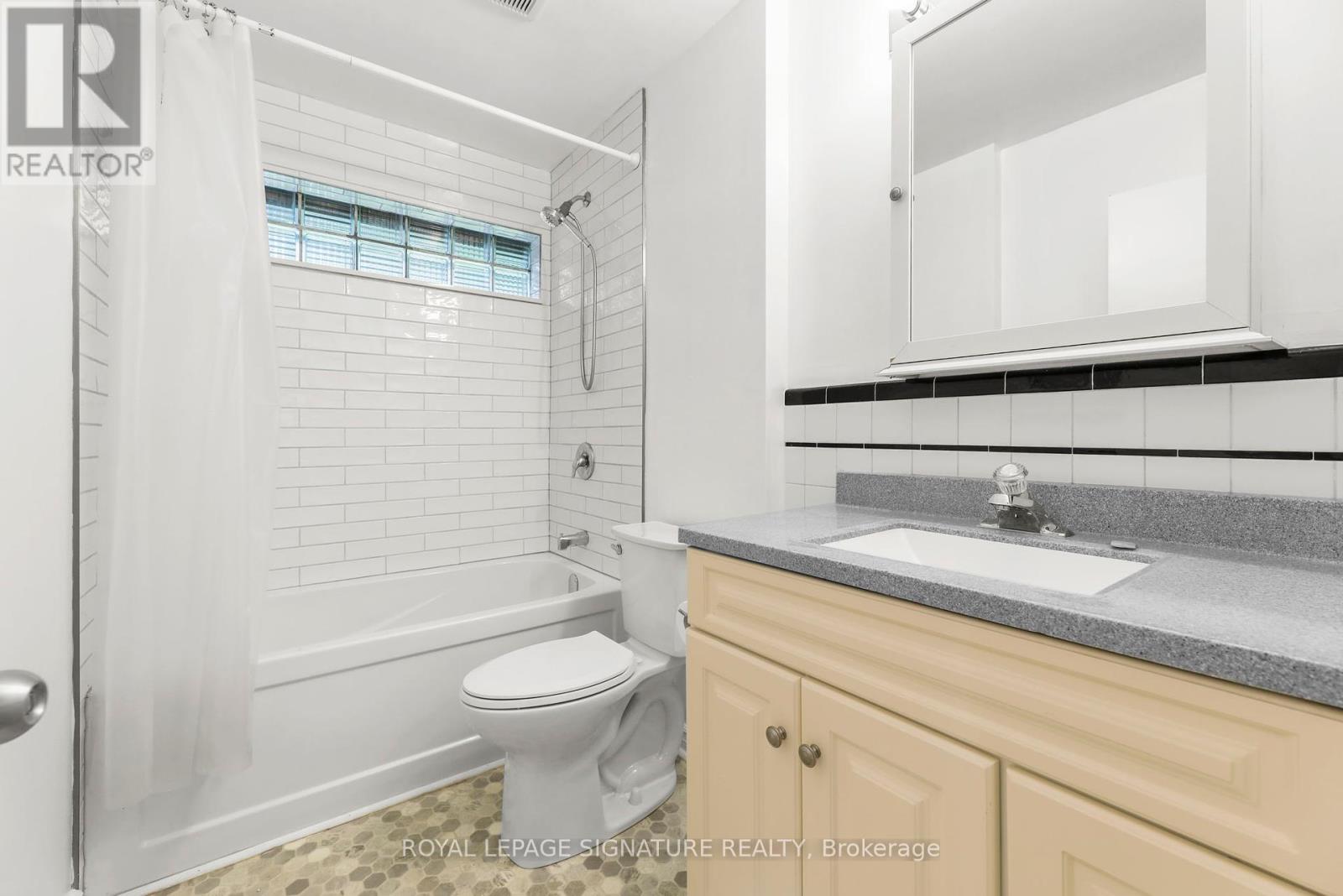 451 Coombs Avenue, London North, Ontario  N8G 1J6 - Photo 25 - X12298760